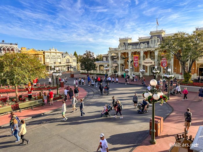 How busy is disney world on thanksgiving