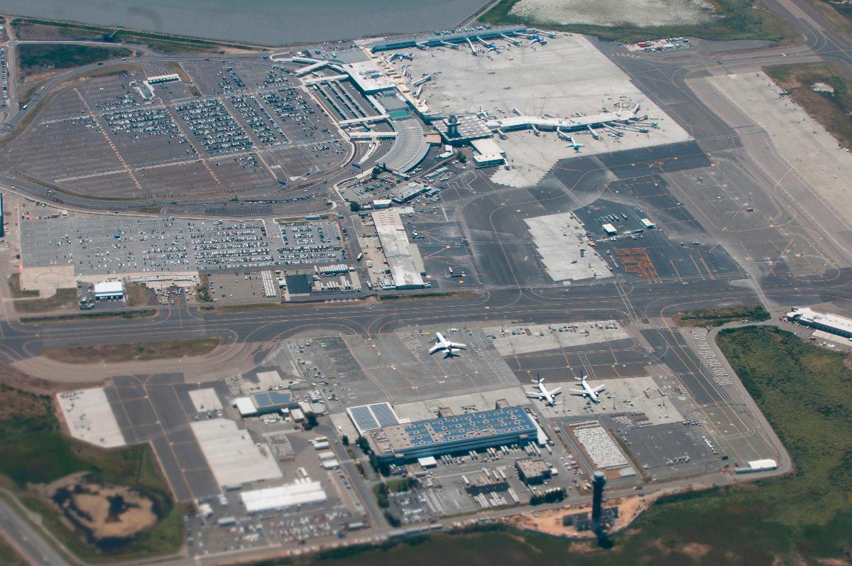 How busy is oakland airport today