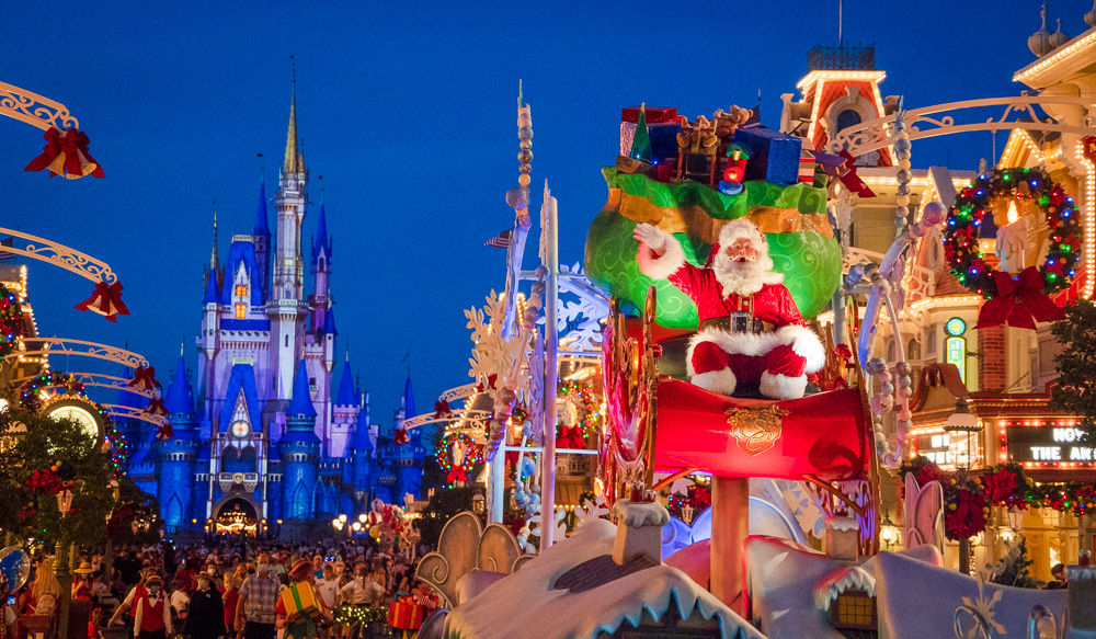 Is disney busier at thanksgiving or christmas