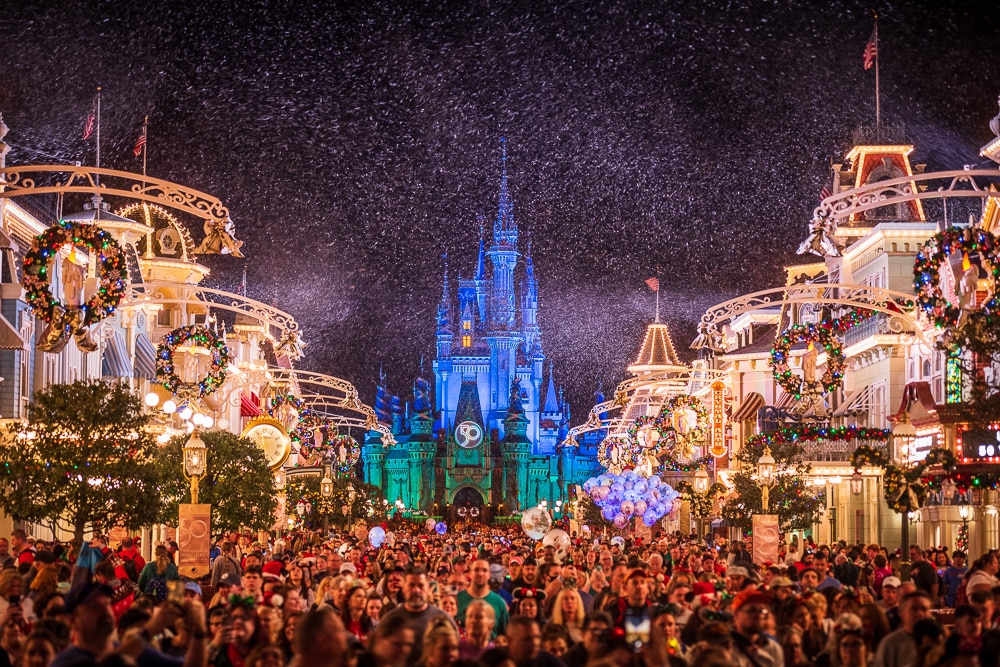 Is disney busier at thanksgiving or christmas