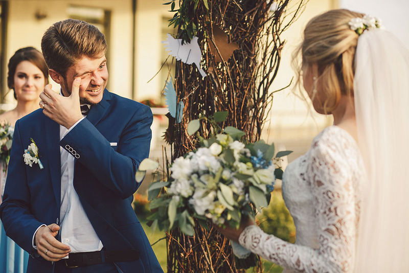 How to start a wedding officiant business