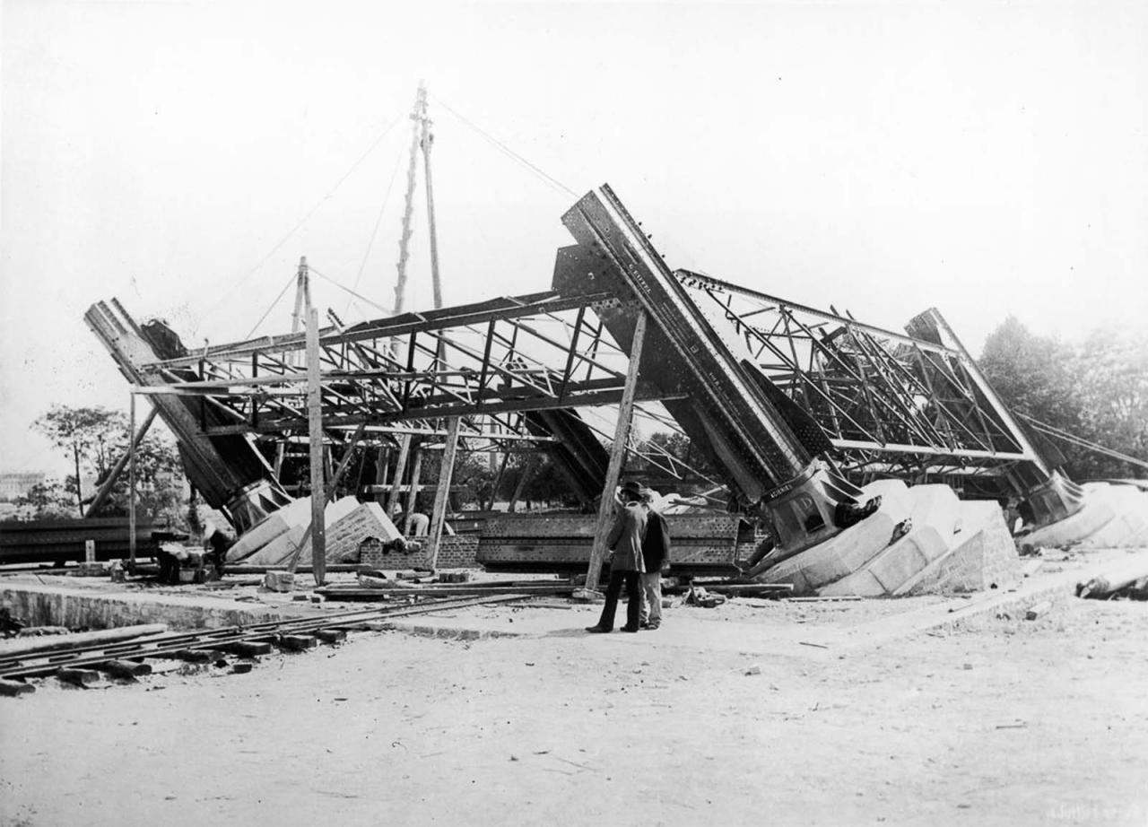 Eiffel tower paris construction stages facts story fun france built who why visit torre historical french pic costruzione progress la