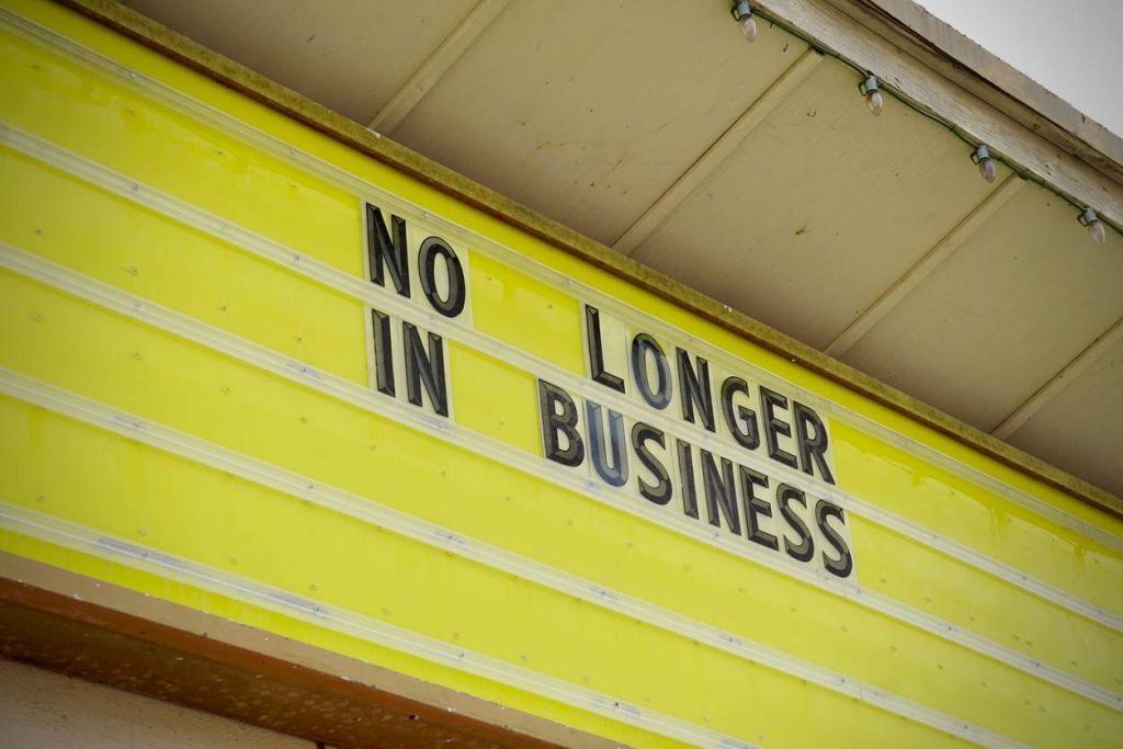 What happens if a contractor goes out of business