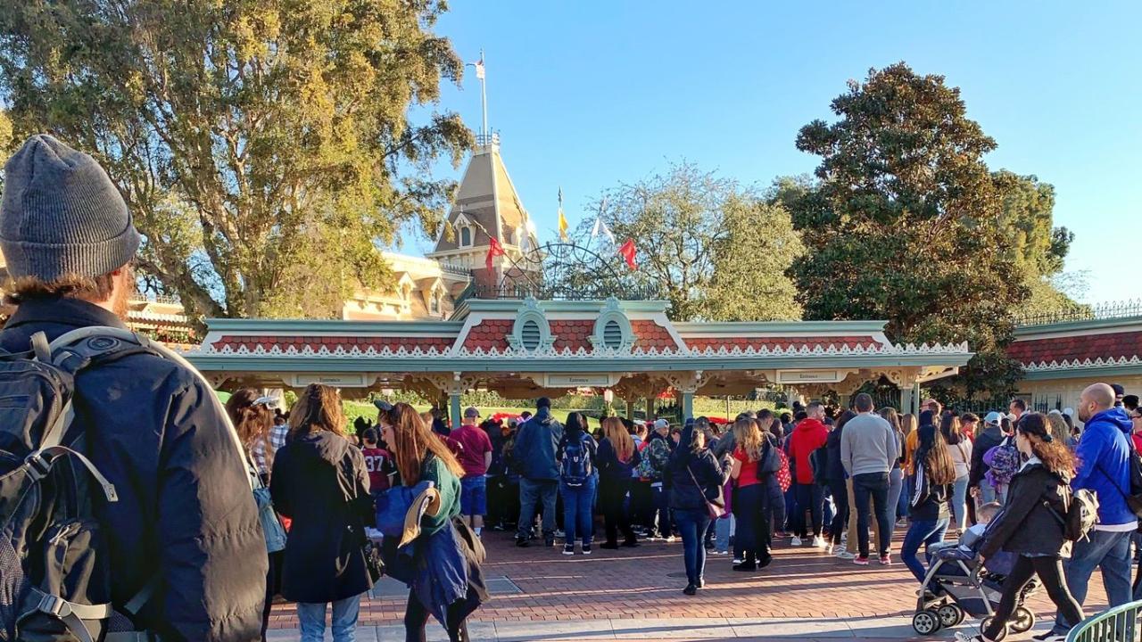 Is disneyland busy on new year's eve