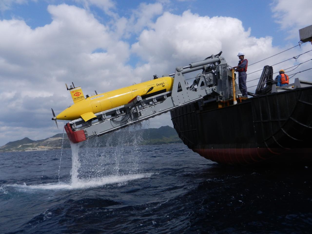 Auv phantom control system uuv background white launches rov maritime